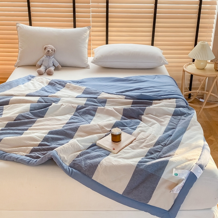 91家纺网 家纺一手货源 找家纺 梦恬佳2024新款无印风水洗棉夏被-蓝大格