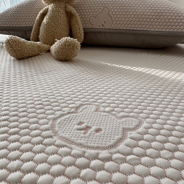 91家纺网 家纺一手货源 找家纺 千朵  2024新款床笠款3D凉感豆豆凉席 小熊粉