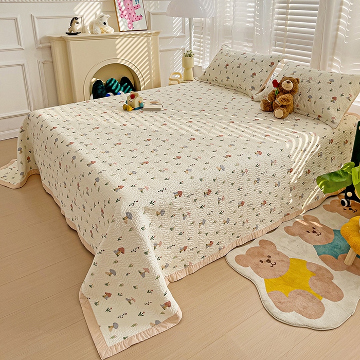 91家纺网 家纺一手货源 找家纺 胜权家纺 2024新款A类60支双面全棉高温水洗夹棉床盖三件套 爱丽丝