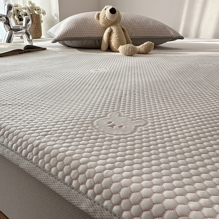 91家纺网 家纺一手货源 找家纺 千朵  2024新款床笠款3D凉感豆豆凉席 小熊粉