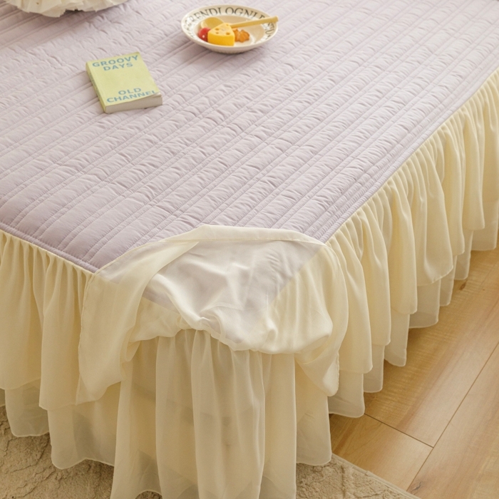 91家纺网 家纺一手货源 找家纺 胜权家纺 2024新款A类水洗60支全棉工艺款夹棉床裙三件套 花儿朵朵-凝香紫