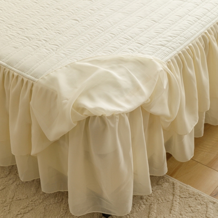 91家纺网 家纺一手货源 找家纺 胜权家纺 2024新款A类水洗60支全棉工艺款夹棉单床裙 花儿朵朵-云柔白