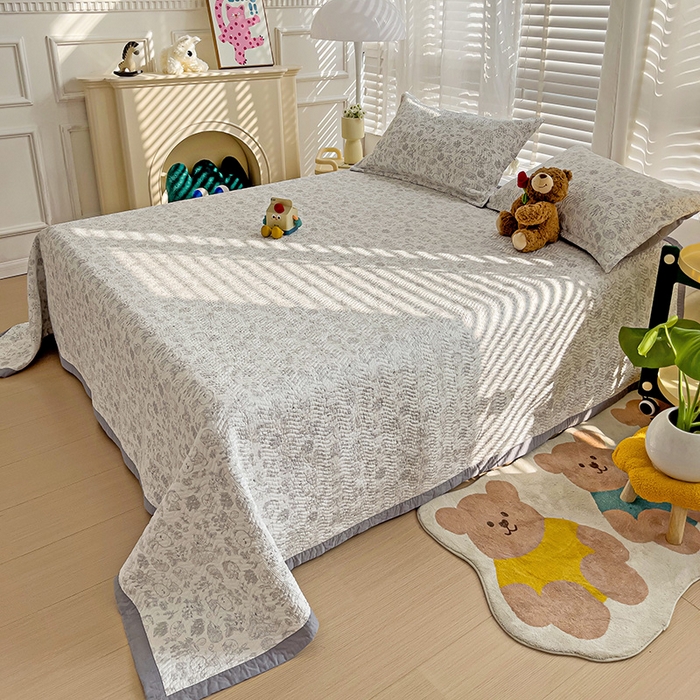 91家纺网 家纺一手货源 找家纺 2024新款A类60支双面全棉高温水洗夹棉单床盖填充新疆棉花 神秘熊