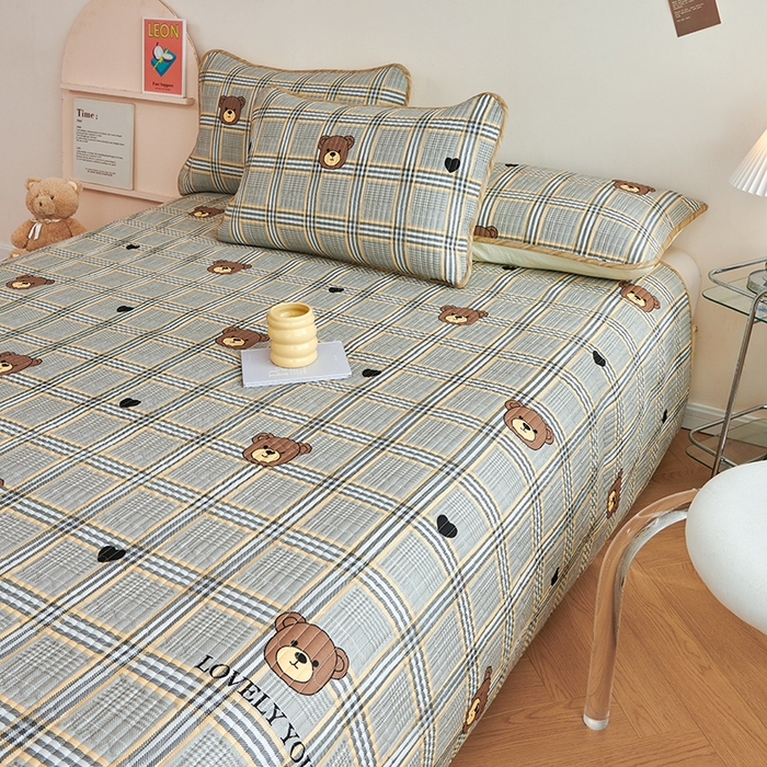 91家纺网 家纺一手货源 找家纺 莎果 2024新款正面纯棉绗缝床盖 格子熊