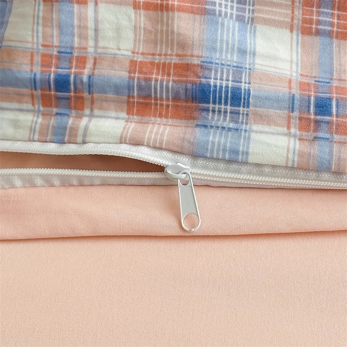 91家纺网 家纺一手货源 找家纺 古吉梦 2024新款水洗棉小清新印花格子系列四件套 G-莱卡粉+奶油粉