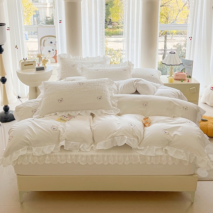 宜凡家纺 2024新款全棉夹棉绣花花边系列床笠四件套 露娜熊 奶白
