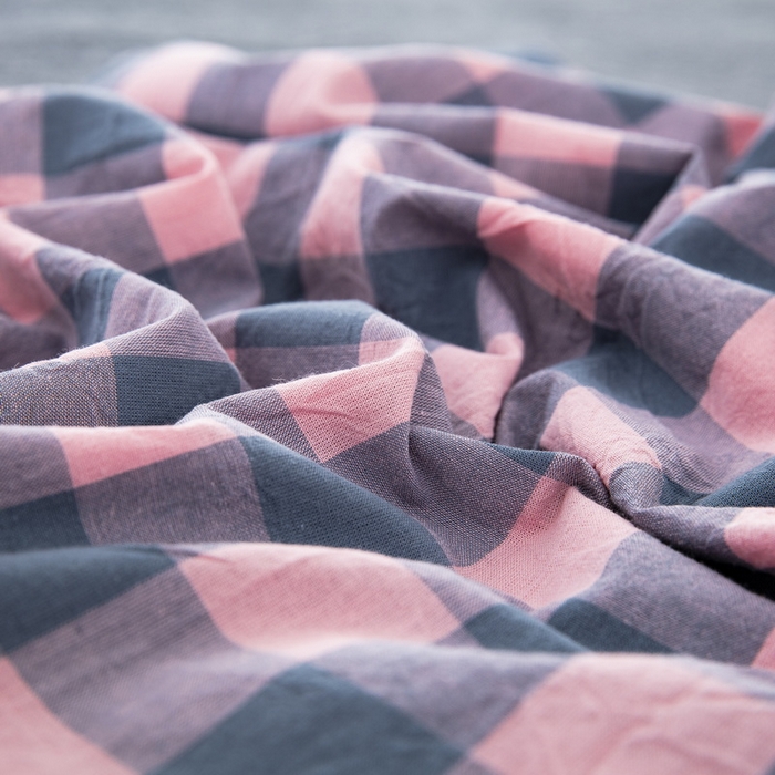 91家纺网 家纺一手货源 找家纺 大黄蜂家居家纺 2025新款日式纯棉水洗棉信封式枕套 小方格红