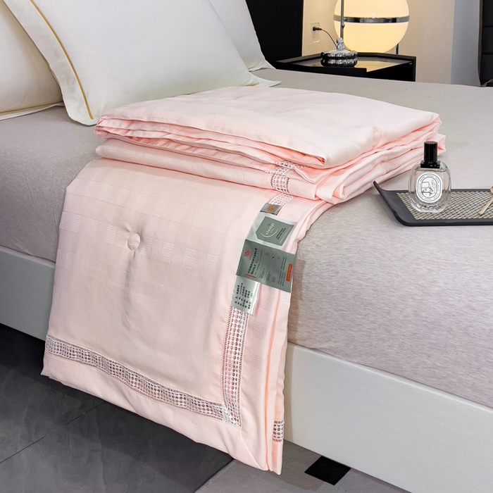 91家纺网 家纺一手货源 找家纺 优姿家纺  2024新品凉感生态提花大豆镂空抑菌夏被 格调优美-经典王