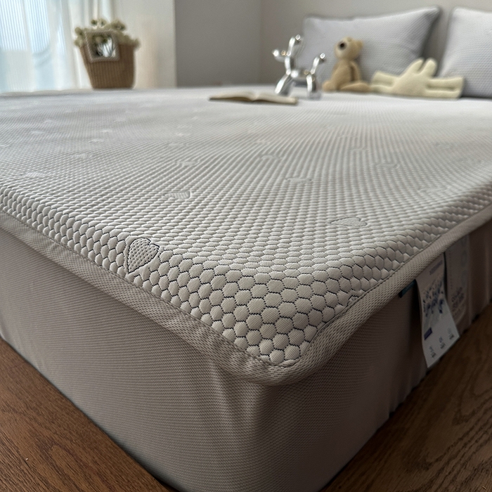 91家纺网 家纺一手货源 找家纺 千朵  2024新款床笠款3D凉感豆豆凉席 爱心灰