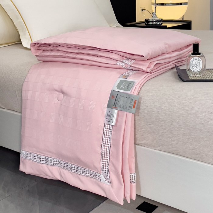 91家纺网 家纺一手货源 找家纺 优姿家纺  2024新品凉感生态提花大豆镂空抑菌夏被 格调优美-豆沙