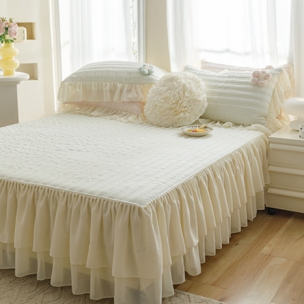 胜权家纺 2024新款A类水洗60支全棉工艺款夹棉单床裙 花儿朵朵-云柔白