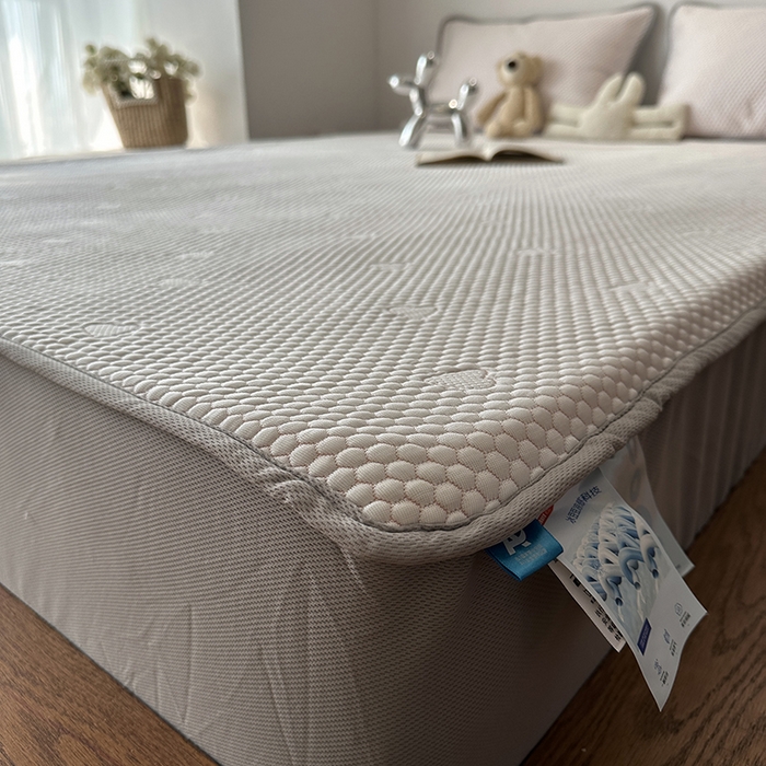 91家纺网 家纺一手货源 找家纺 千朵  2024新款床笠款3D凉感豆豆凉席 爱心粉