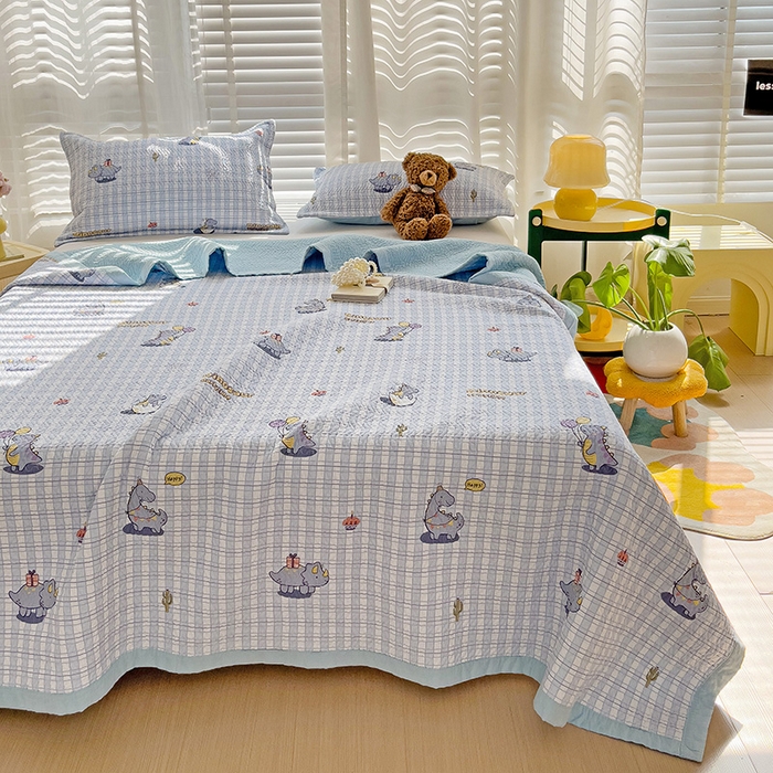 91家纺网 家纺一手货源 找家纺 胜权家纺 2024新款A类60支双面全棉高温水洗夹棉床盖三件套 可爱恐龙