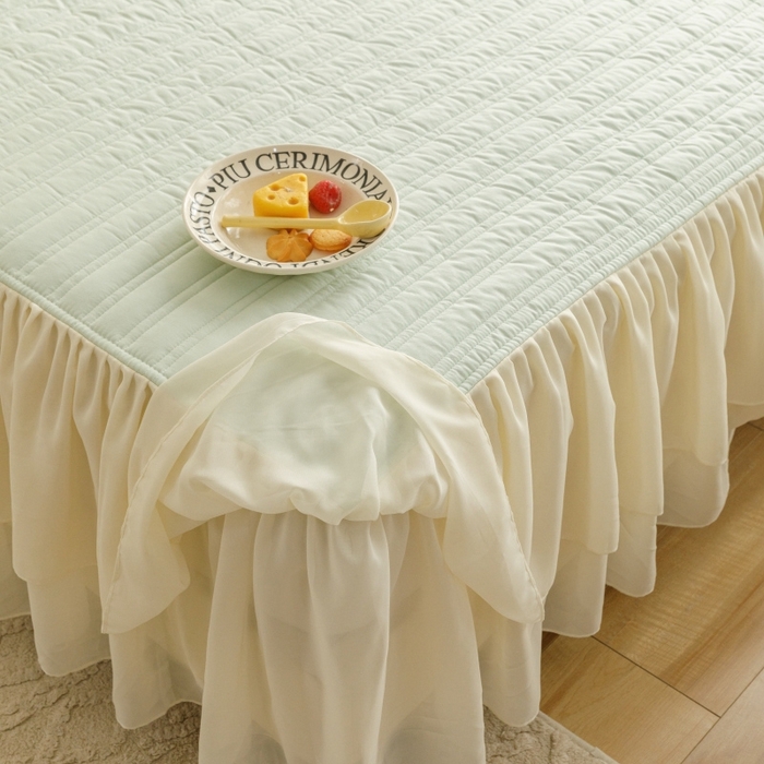 91家纺网 家纺一手货源 找家纺 胜权家纺 2024新款A类水洗60支全棉工艺款夹棉单床裙 花儿朵朵-清新绿