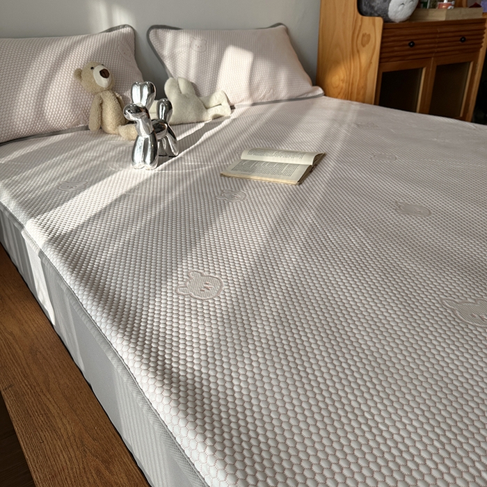 91家纺网 家纺一手货源 找家纺 千朵  2024新款床笠款3D凉感豆豆凉席 小熊粉