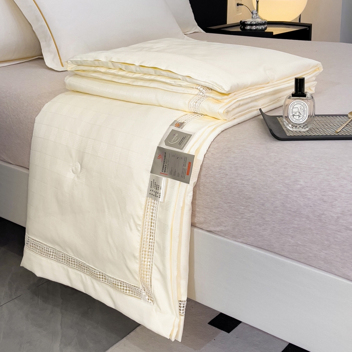 91家纺网 家纺一手货源 找家纺 优姿家纺  2024新品凉感生态提花大豆镂空抑菌夏被 格调优美-杏仁黄