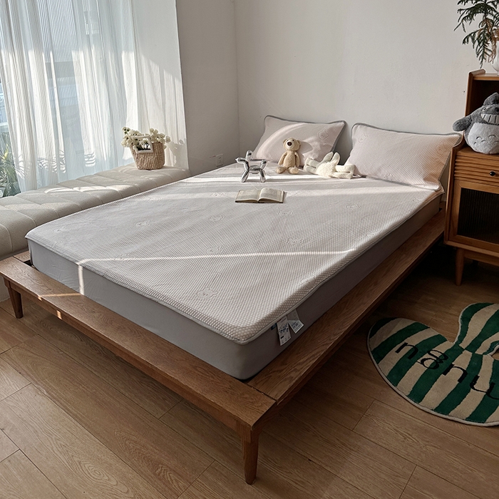 91家纺网 家纺一手货源 找家纺 千朵  2024新款床笠款3D凉感豆豆凉席 小熊粉