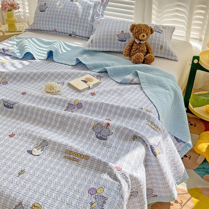 91家纺网 家纺一手货源 找家纺 胜权家纺 2024新款A类60支双面全棉高温水洗夹棉床盖三件套 可爱恐龙