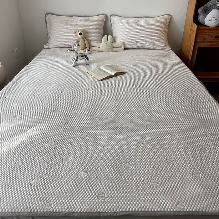 91家纺网 家纺一手货源 找家纺 千朵  2024新款床笠款3D凉感豆豆凉席 爱心粉