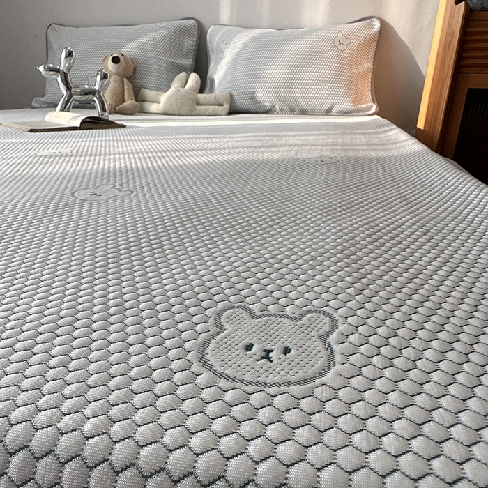 91家纺网 家纺一手货源 找家纺 千朵  2024新款床笠款3D凉感豆豆凉席 小熊绿