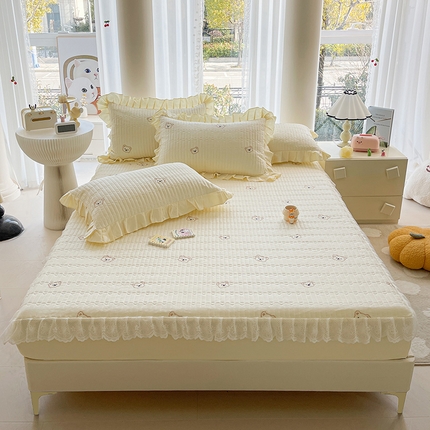 91家纺网 家纺一手货源 找家纺 （总）宜凡家纺 2024新款全棉夹棉绣花花边系列床笠三件套