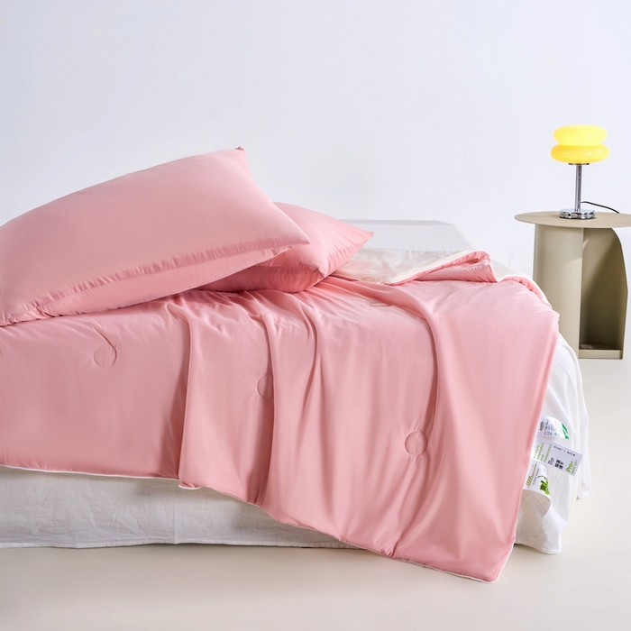 91家纺网 家纺一手货源 找家纺 梦恬佳2024新款A类冰淇凌凉感丝夏被 樱桃粉