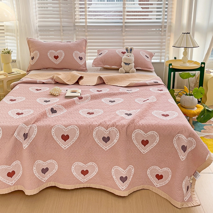 91家纺网 家纺一手货源 找家纺 胜权家纺 2024新款A类60支双面全棉高温水洗夹棉床盖三件套 心动一刻