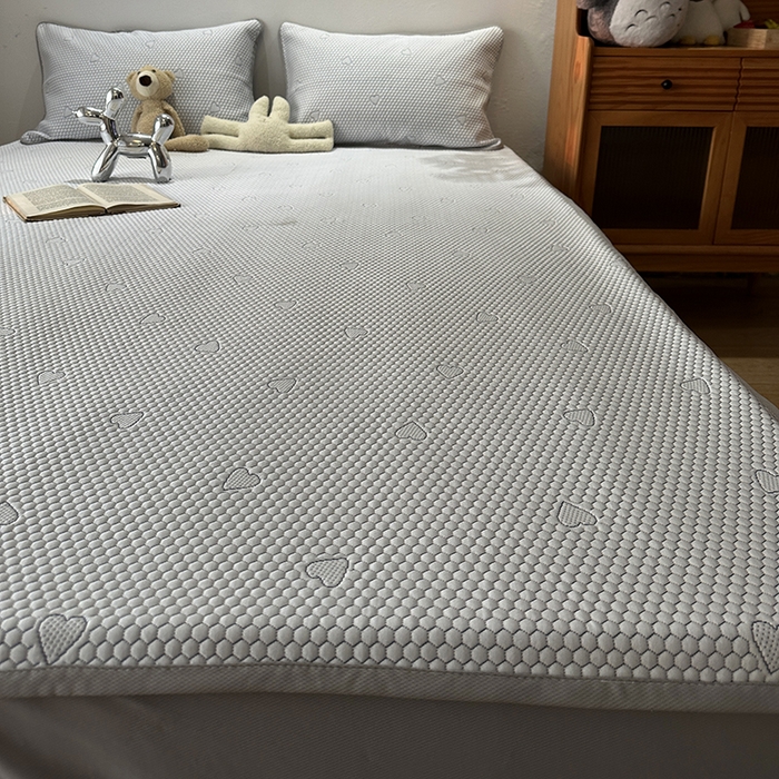 91家纺网 家纺一手货源 找家纺 千朵  2024新款床笠款3D凉感豆豆凉席 爱心灰