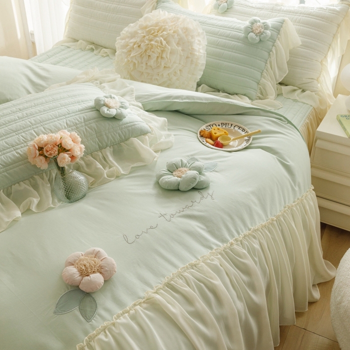 91家纺网 家纺一手货源 找家纺 胜权家纺 2024新款A类水洗60支全棉工艺款夹棉床裙四件套 花儿朵朵-清新绿