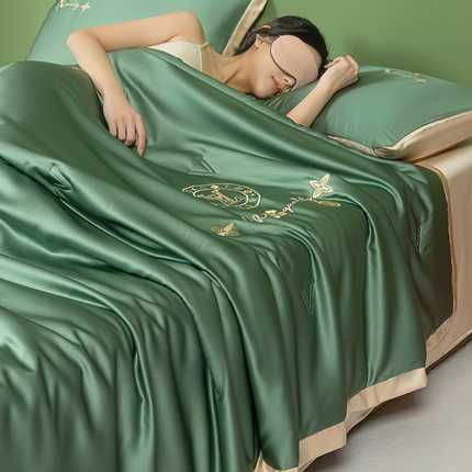 91家纺网 家纺一手货源 找家纺 梦镜家纺 2025新款凉感丝大豆夏被-四叶草系列 四叶草-富贵绿