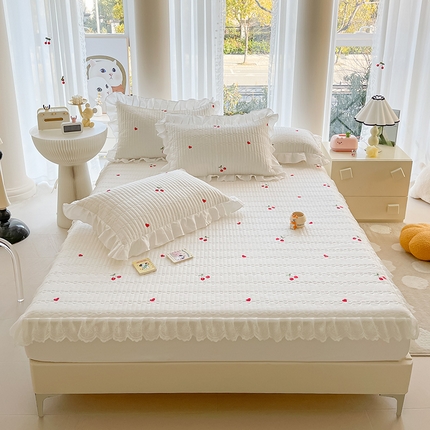 91家纺网 家纺一手货源 找家纺 （总）宜凡家纺 2024新款全棉夹棉绣花花边系列床笠三件套