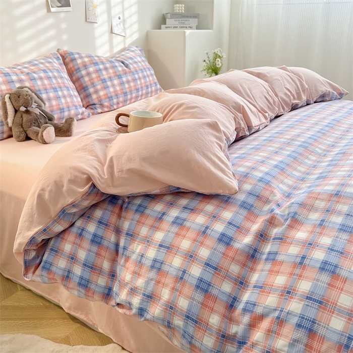 91家纺网 家纺一手货源 找家纺 古吉梦 2024新款水洗棉小清新印花格子系列四件套 G-莱卡粉+奶油粉