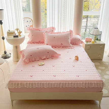 宜凡家纺 2024新款全棉夹棉绣花花边系列床笠三件套 小樱桃 粉