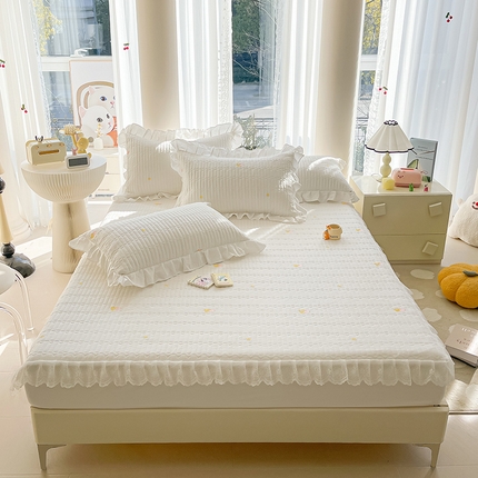 宜凡家纺 2024新款全棉夹棉绣花花边系列床笠三件套 甜蜜蜜 奶白