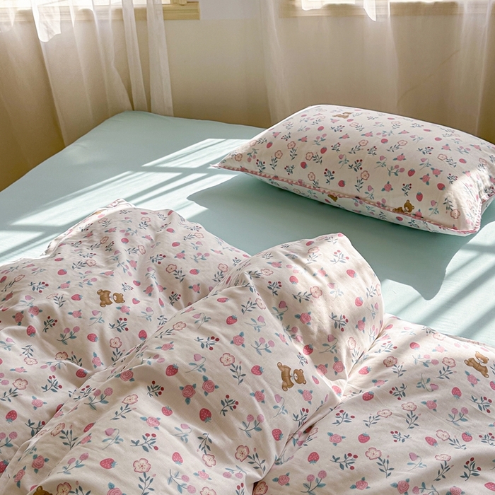 91家纺网 家纺一手货源 找家纺 洋铭区（原狠狠爱） 2024新款全棉双层纱四件套 草莓小熊熊