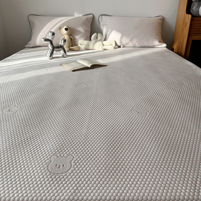 91家纺网 家纺一手货源 找家纺 千朵  2024新款床笠款3D凉感豆豆凉席 小熊粉