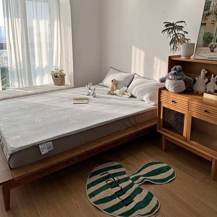 91家纺网 家纺一手货源 找家纺 千朵  2024新款床笠款3D凉感豆豆凉席 小熊灰