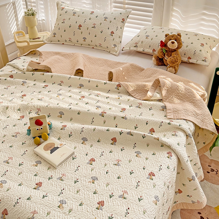 91家纺网 家纺一手货源 找家纺 胜权家纺 2024新款A类60支双面全棉高温水洗夹棉床盖三件套 爱丽丝