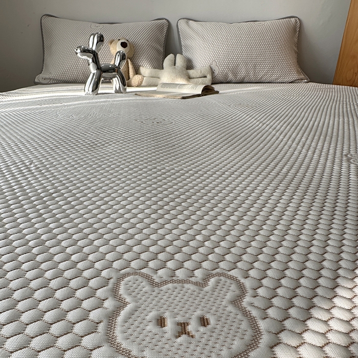 91家纺网 家纺一手货源 找家纺 千朵  2024新款床笠款3D凉感豆豆凉席 小熊咖