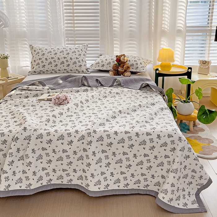 91家纺网 家纺一手货源 找家纺 胜权家纺 2024新款A类60支双面全棉高温水洗夹棉床盖三件套 紫荆花