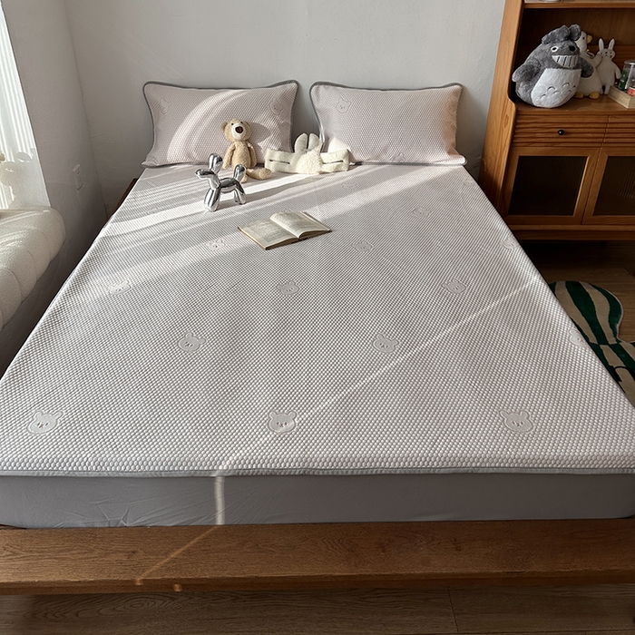 91家纺网 家纺一手货源 找家纺 千朵  2024新款床笠款3D凉感豆豆凉席 小熊粉