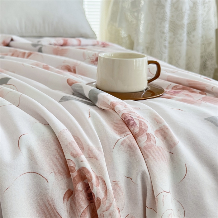 91家纺网 家纺一手货源 找家纺 青螺家纺2024新款50S天丝夏凉被 浪漫夏粉