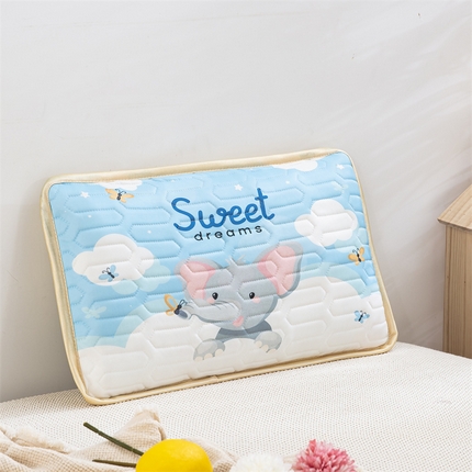 91家纺网 家纺一手货源 找家纺 大黄蜂家居家纺 2025新款大黄蜂凉感丝卡通平面枕套 美梦小象