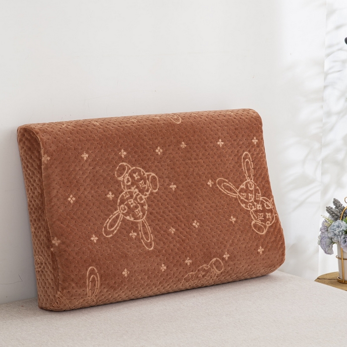 91家纺网 家纺一手货源 找家纺 大黄蜂家居家纺 2025新款吉祥兔宝宝绒夹棉秋冬乳胶枕套 经典咖