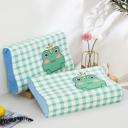 91家纺网 家纺一手货源 找家纺 大黄蜂家居家纺 2025新款水晶绒卡通图案枕套乳胶款水晶绒枕套 青蛙王子
