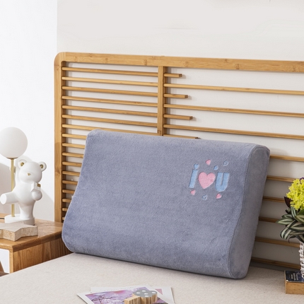 91家纺网 家纺一手货源 找家纺 （总）大黄蜂家居家纺 2025新款爱心款牛奶绒秋冬刺绣乳胶枕套