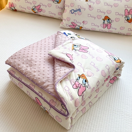 91家纺网 家纺一手货源 找家纺 木堇家居 2024新款正版迪士尼授权卡通A类针织凉豆豆印花夏被 黛西公主