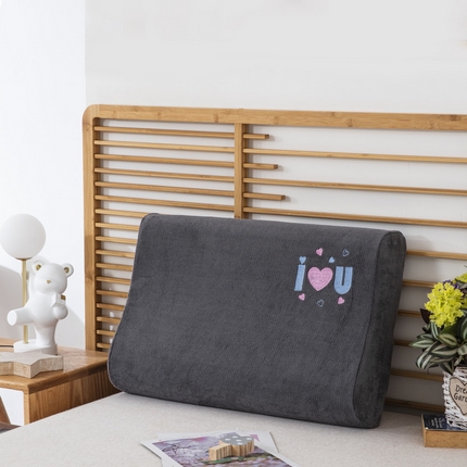 91家纺网 家纺一手货源 找家纺 （总）大黄蜂家居家纺 2025新款爱心款牛奶绒秋冬刺绣乳胶枕套