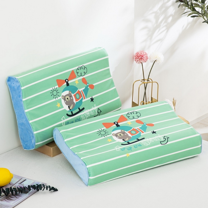 91家纺网 家纺一手货源 找家纺 大黄蜂家居家纺 2025新款水晶绒卡通图案枕套乳胶款水晶绒枕套 小熊飞行员