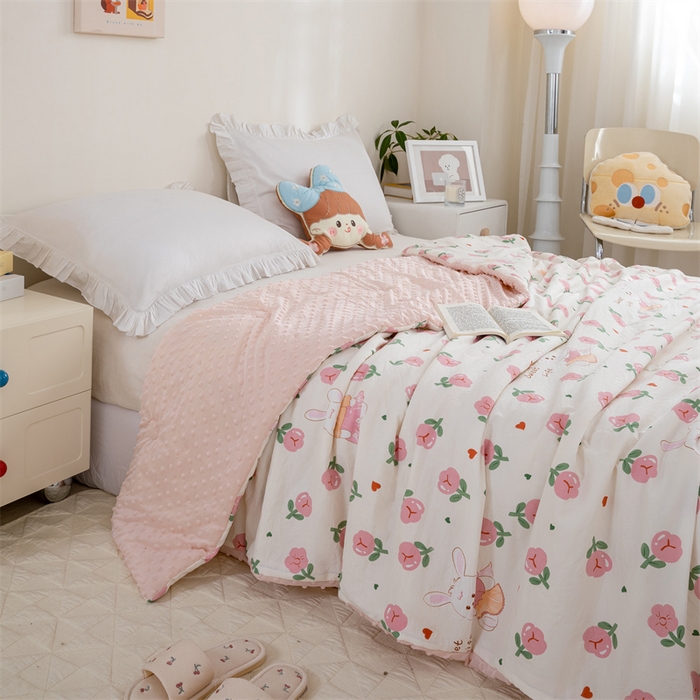 91家纺网 家纺一手货源 找家纺 芯元素 2024新款A类水洗棉凉豆豆夏被 郁金香兔